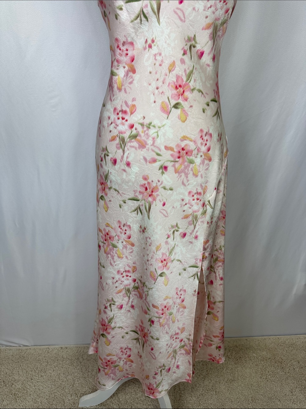 ASTR The Label Cowl Neck Satin Slip Midi Dress Size Small Floral Pink New - Picture 8 of 14
